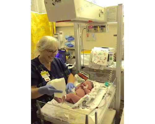 国内自供卵精代怀,为什么建议高龄女性做*三代试管婴儿