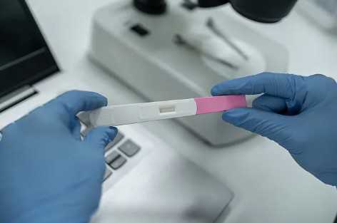 国内代生宝宝费用,漏尿、高位破水傻傻分不清？5大明显症状孕妇可自测