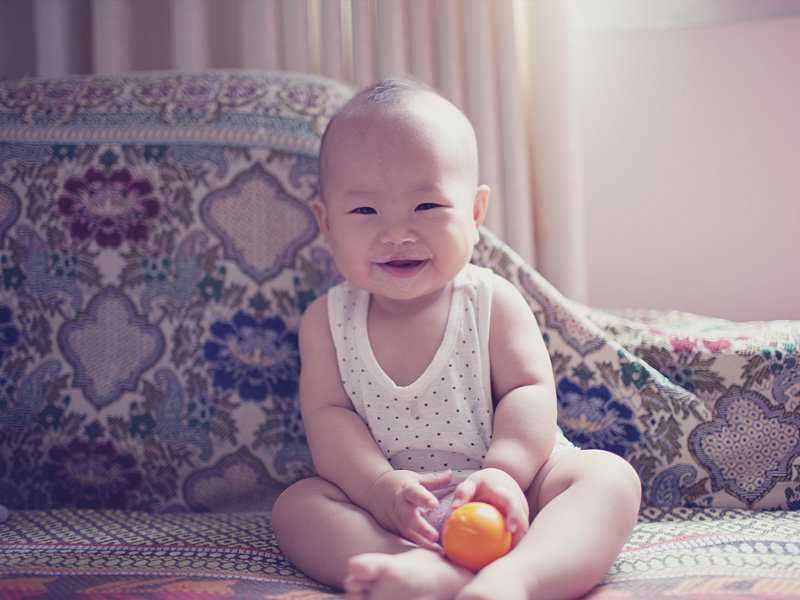 中国女性捐卵,梦见小婴儿，新*儿为啥会在睡眠中笑